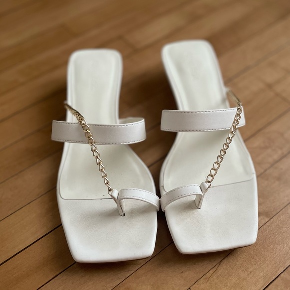 Women’s white kitten heel sandals with gold chain - Picture 2 of 4